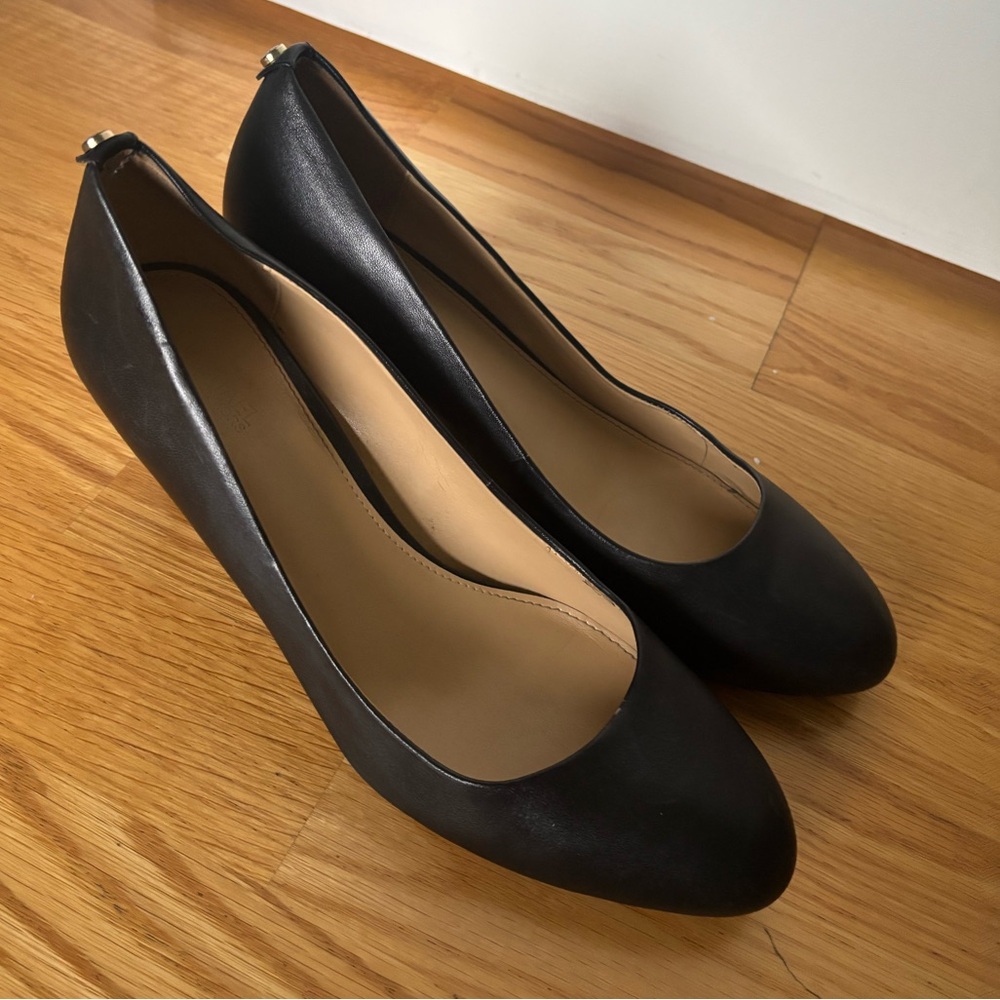 Michael Kors 2 1/2 Inch Classic Black Leather Pumps